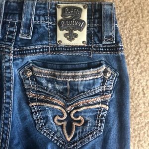 Premium Demin Rock Revival Jeans w/ knee rips